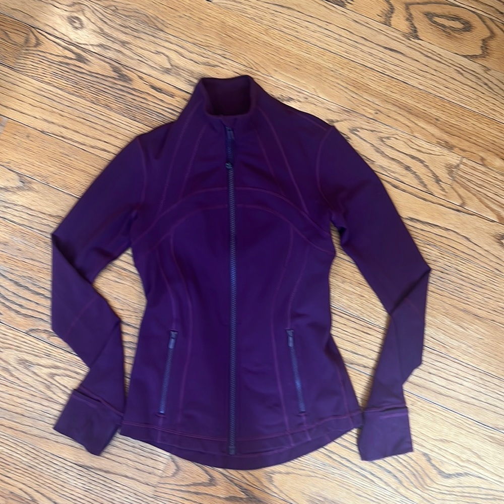 Size 4 Lululemon Define Luon in a cranberry/light grape. Great condition.